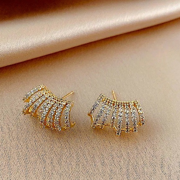 Gold Zircon Ear Claw Earrings, Ear Huggies, Minimalist, Hoops, Studs - Picture 7 of 9